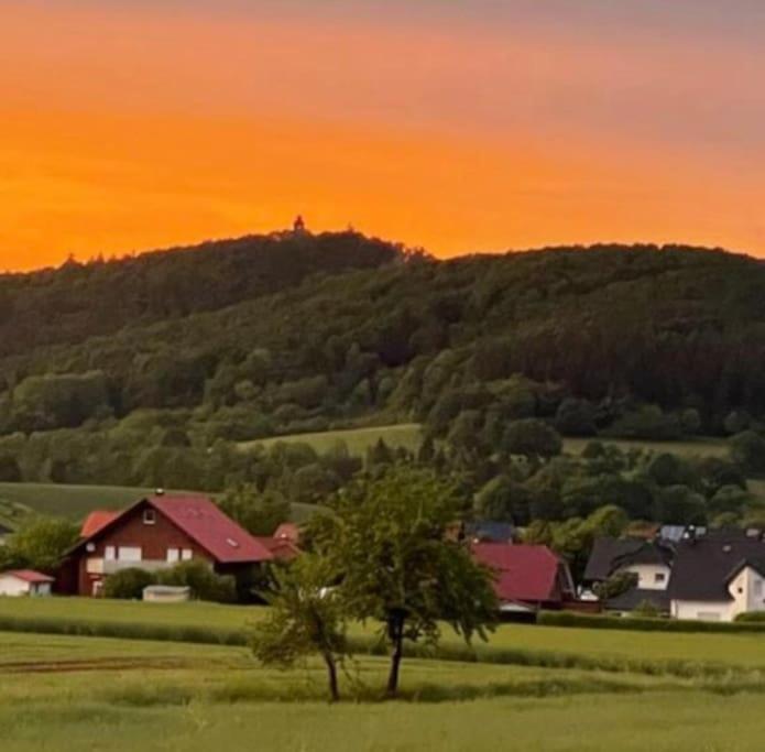 Ferienwohnung Leuchtbergblick Mit Terrasse Und Pkw Stellplatz Eschwege Exterior photo